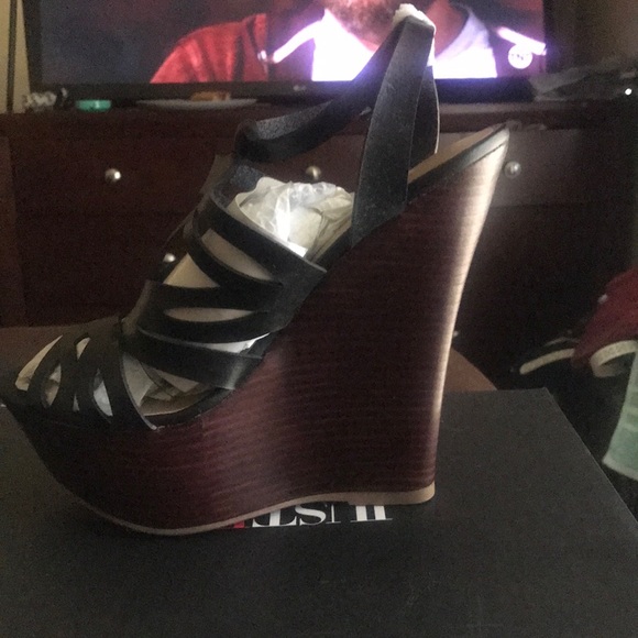 Brand new never worn black in brown wedge - Picture 1 of 3
